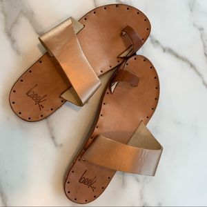 Beek Finch Rose Gold / Tan Sandals Size 7.